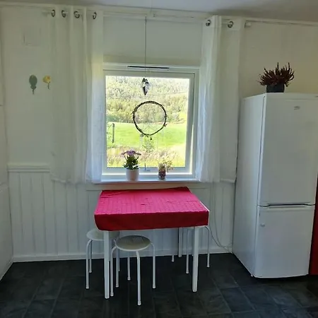 House With 3 Bedrooms *