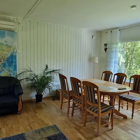 House With 3 Bedrooms *